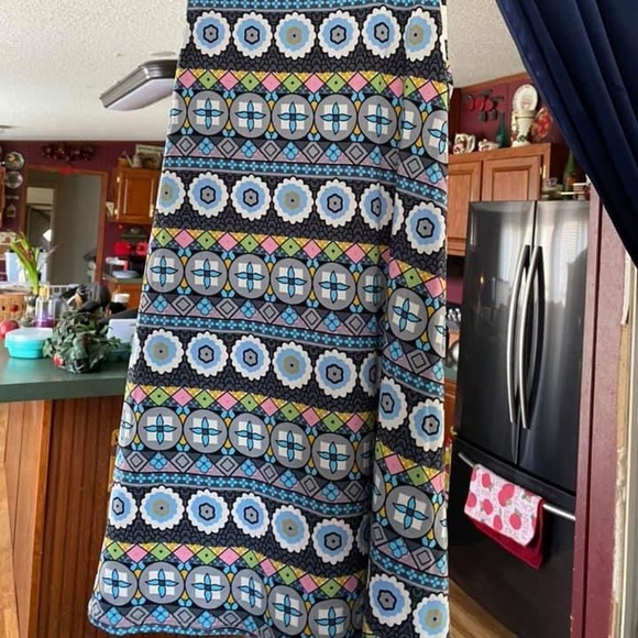 Top - Picture 2 of 2